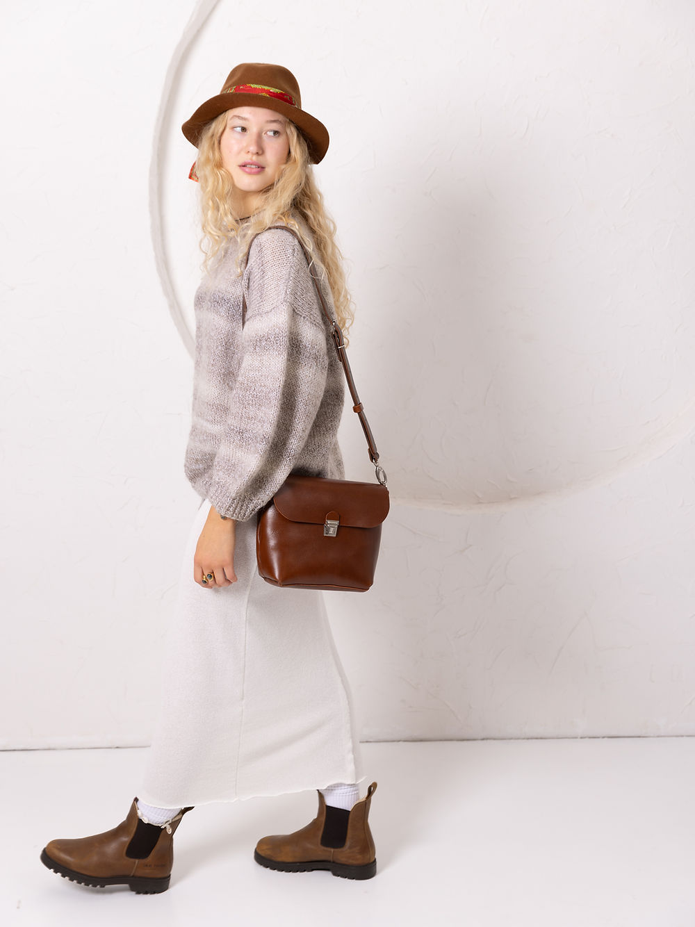 670187_5ed0a1fdd7634290805b1cd512655750mv2.jpg ARLO Purse - Ginger - Image 1