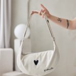 Hobo Bag Heart - White